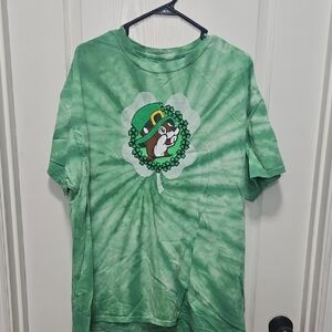 Buc-ees Green Tie-Dye T-Shirt with Shamrock Design